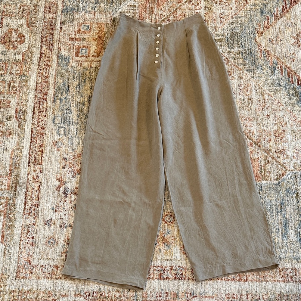 Stylish Women's Wide-Leg Pants in Taupe